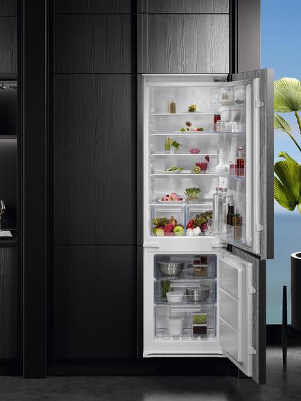 AEG OSC6N181ES Integrated 70/30 Fridge Freezer, White - view 2, White
