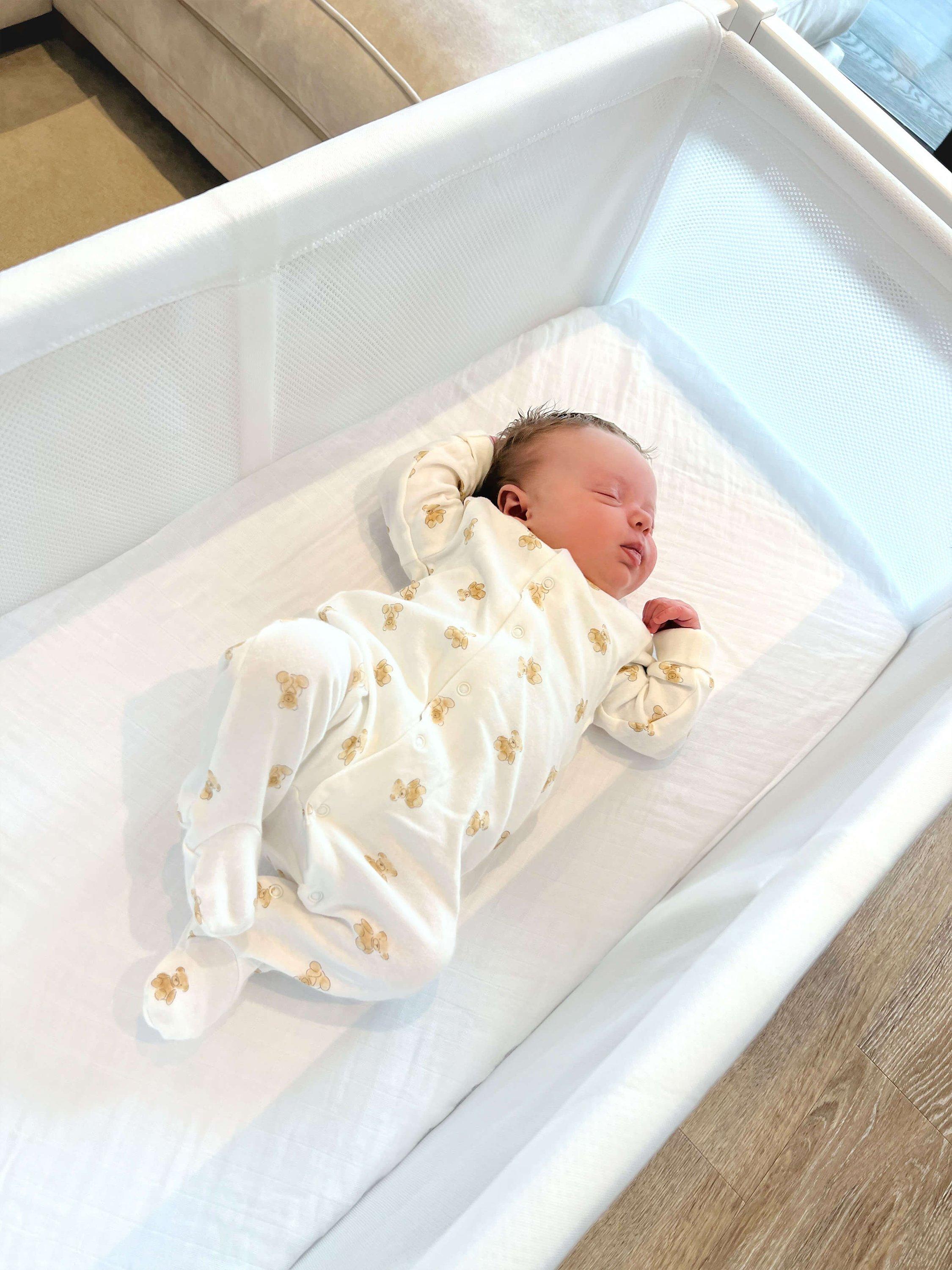 Boori white bassinet best sale