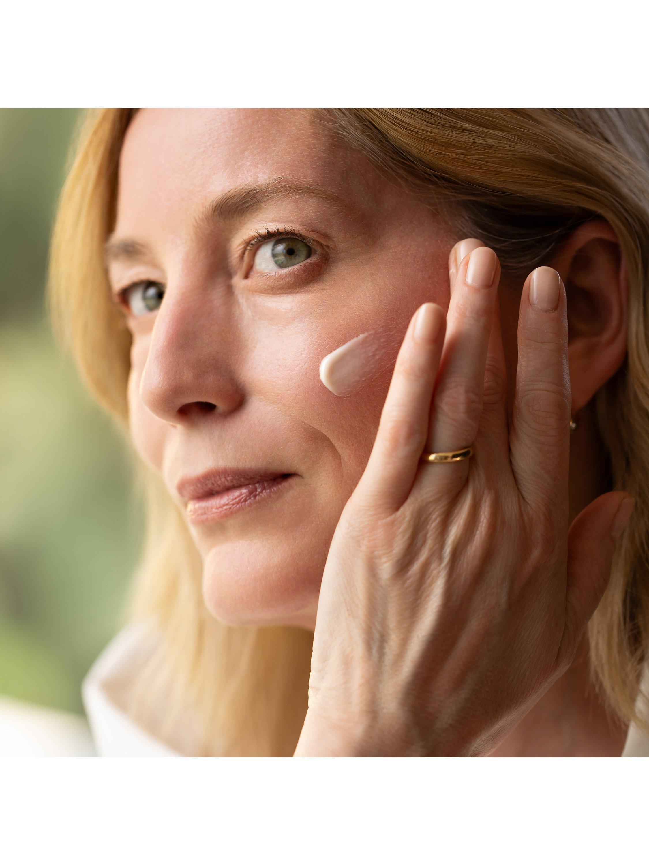 Product image 3 of 5, which shows Sisley-Paris Sisleÿa L'Intégral Anti-Âge Fresh Gel Cream, 50ml