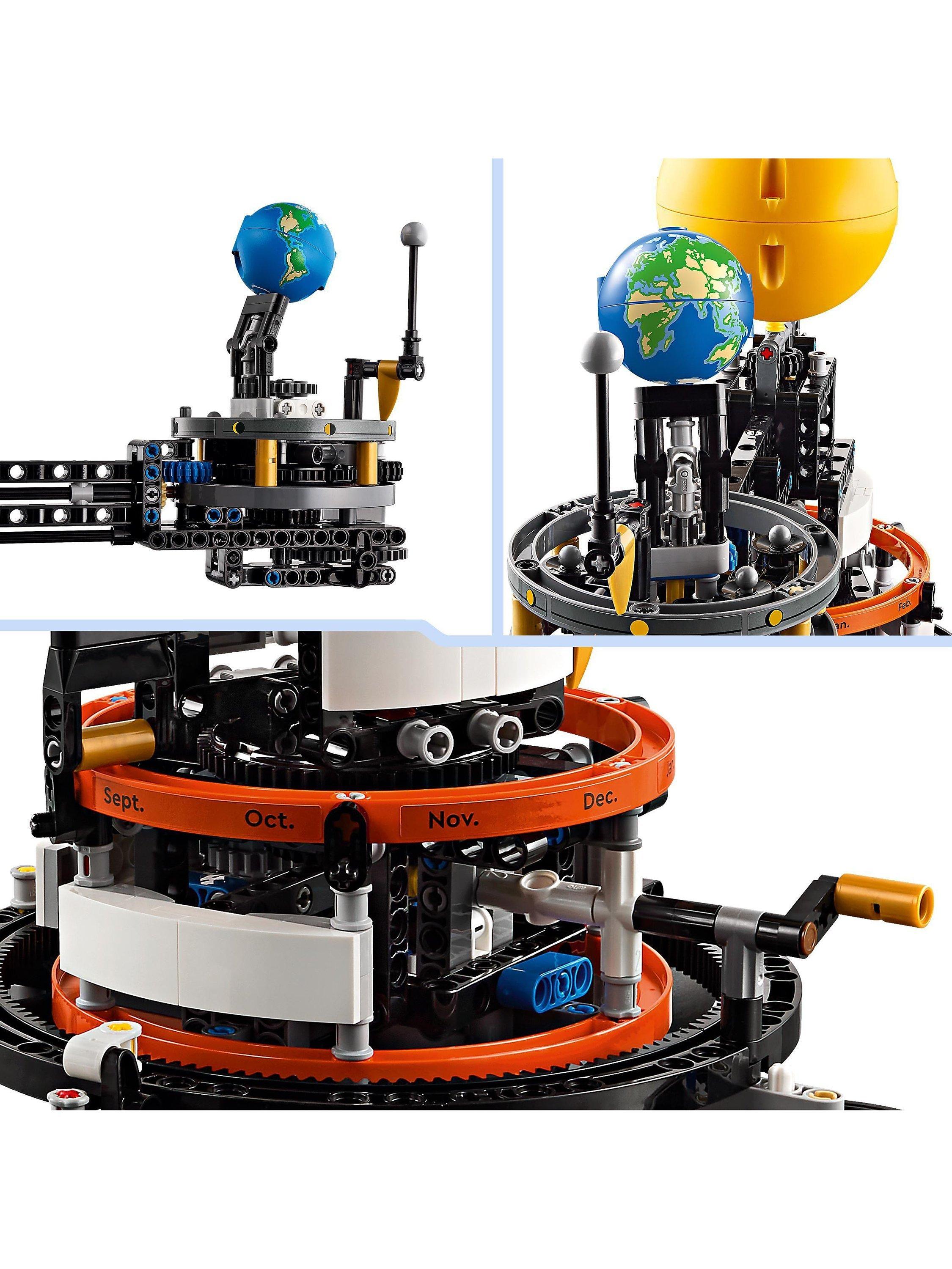 LEGO Technic 42179 Earth and Moon in Orbit