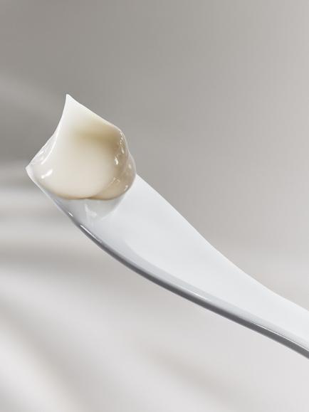 La Mer The Moisturising Fresh Cream - view 2, 
