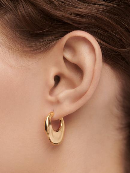 PDPAOLA Irregular Huggie Hoop Earrings, Gold - view 2, Yellow Gold