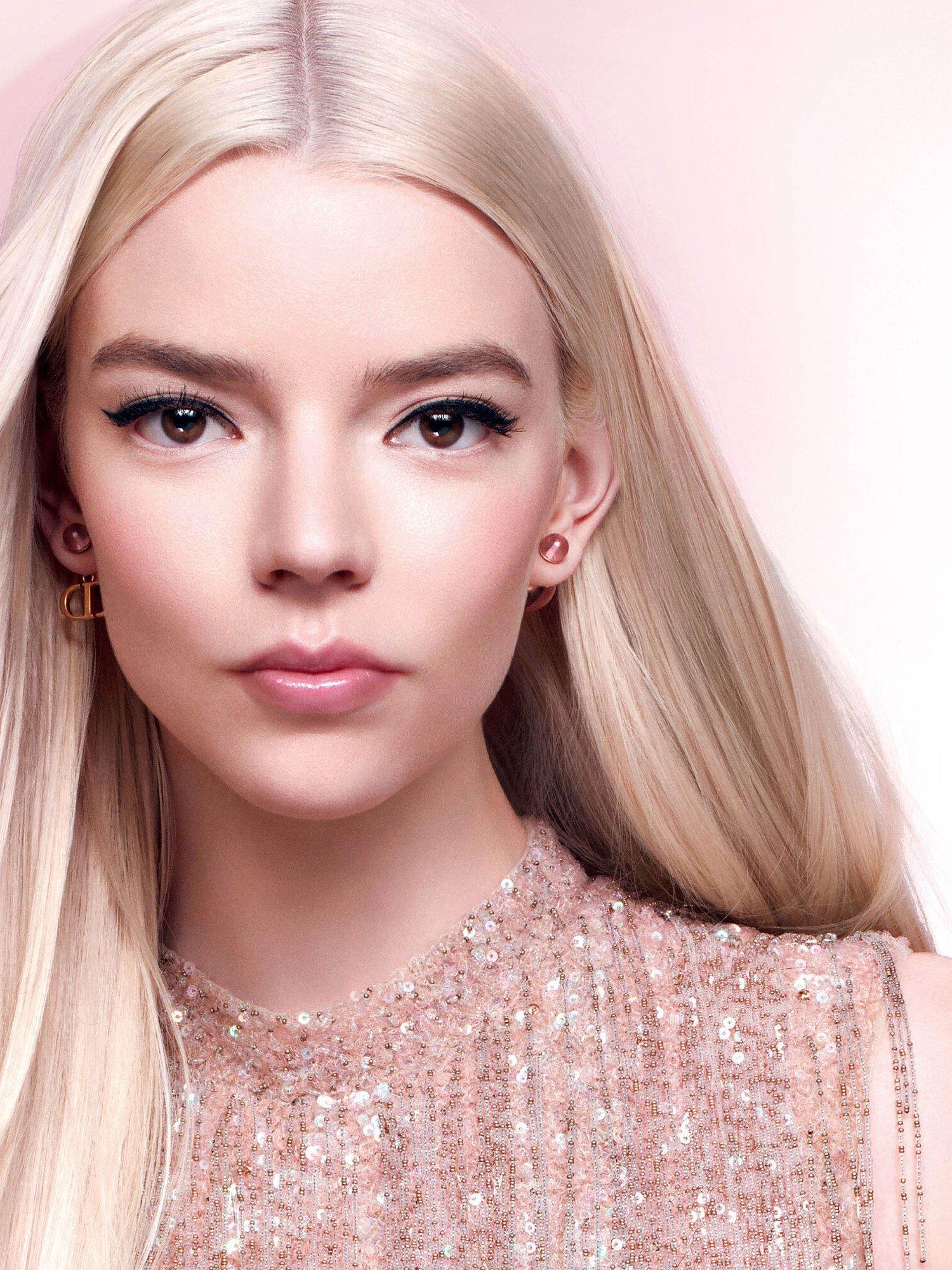 Product image 6 of 7, which shows DIOR Limited Edition Addict Lip Maxmizer, 061 Poppy Coral
