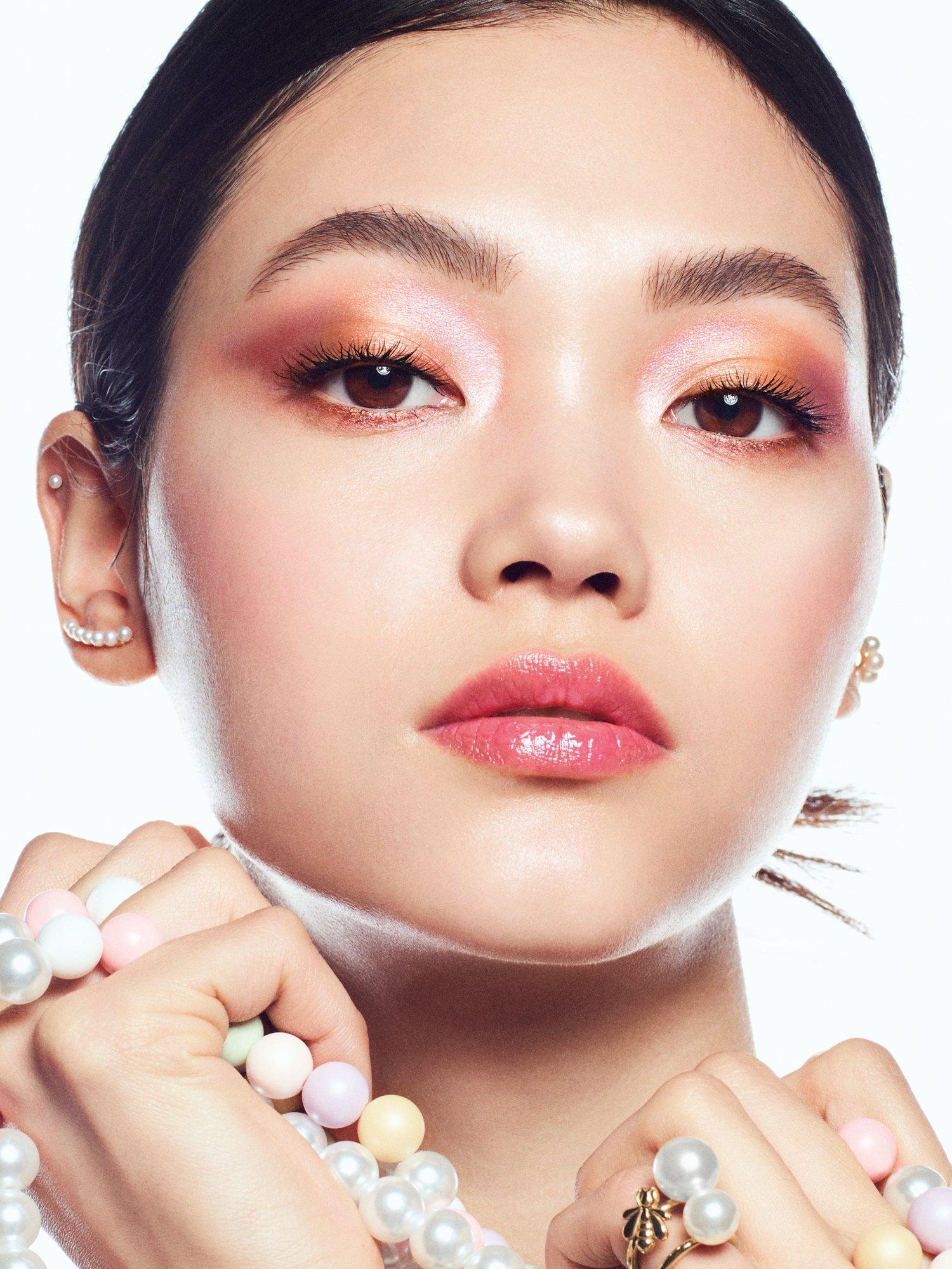 Product image 6 of 6, which shows Guerlain Météorites Light-Revealing Pearls of Powder, 01 Pearly White