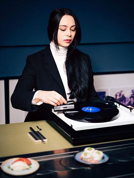 Pro-Ject E1 BT Bluetooth Turntable - view 2, White