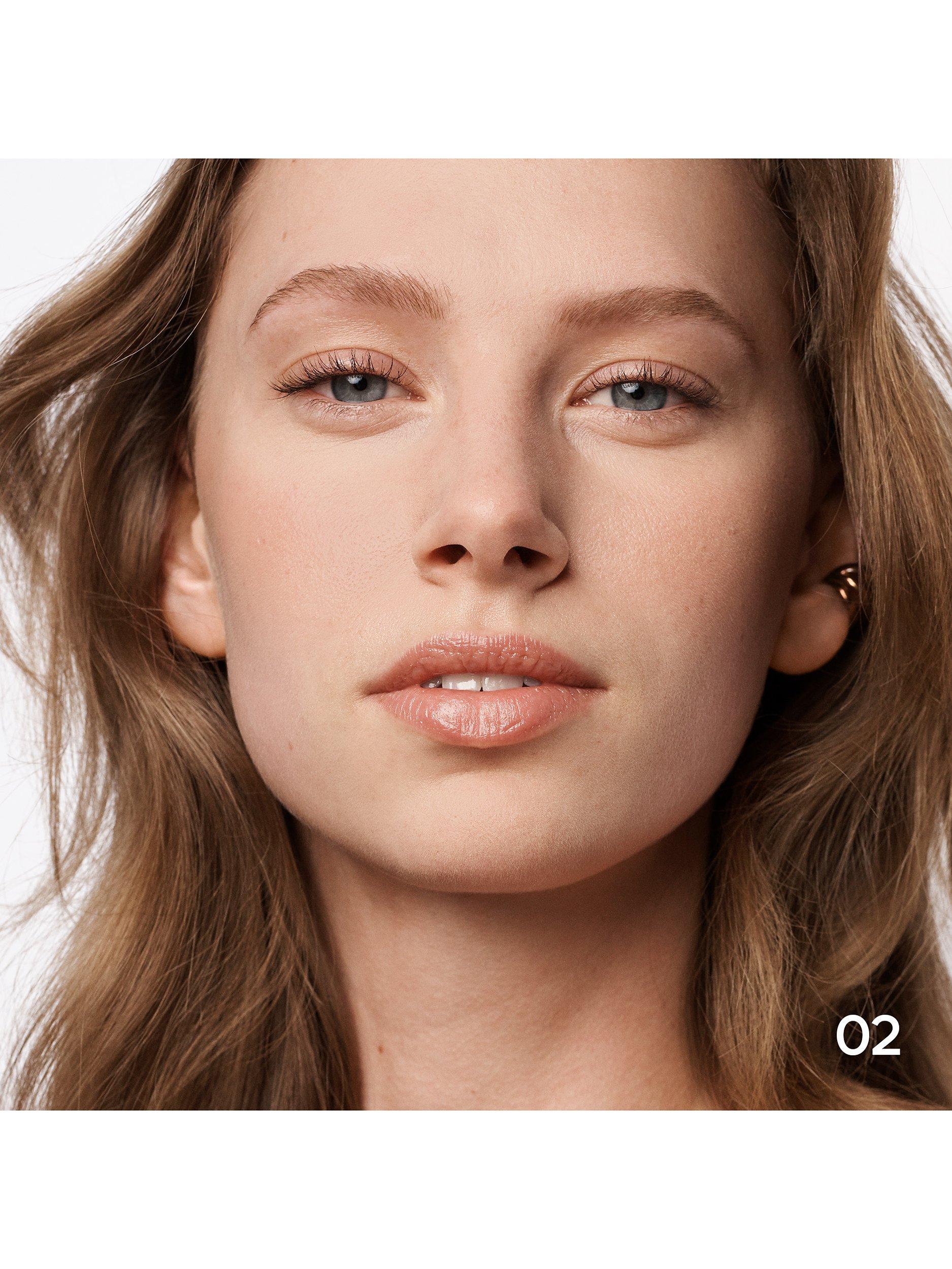 Product image 4 of 6, which shows Guerlain Parure Gold Skin Diamond Micro-Powder, 02 Light