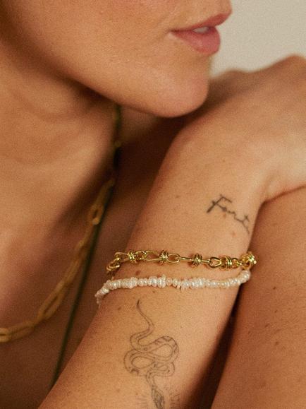 Daisy London Daisy x Polly Newman Knot Chain Bracelet, Gold - view 2, Gold