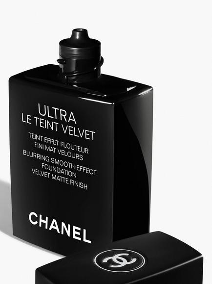 CHANEL Ultra Le Teint Velvet Blurring Smooth-Effect Foundation Velvet Matte Finish - view 2, Bd121
