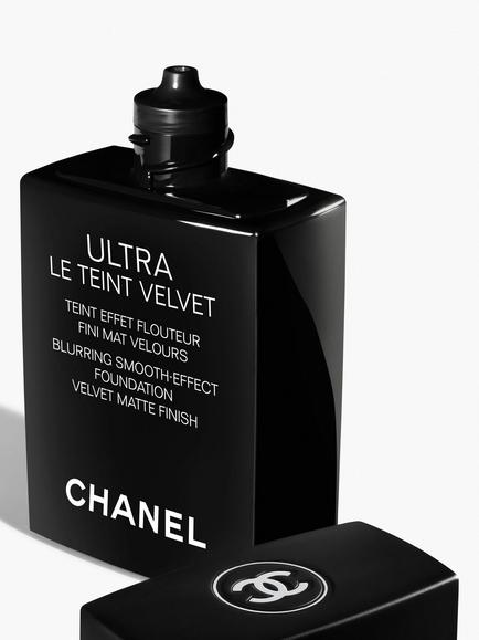 CHANEL Ultra Le Teint Velvet Blurring Smooth-Effect Foundation Velvet Matte Finish - view 2, Br22