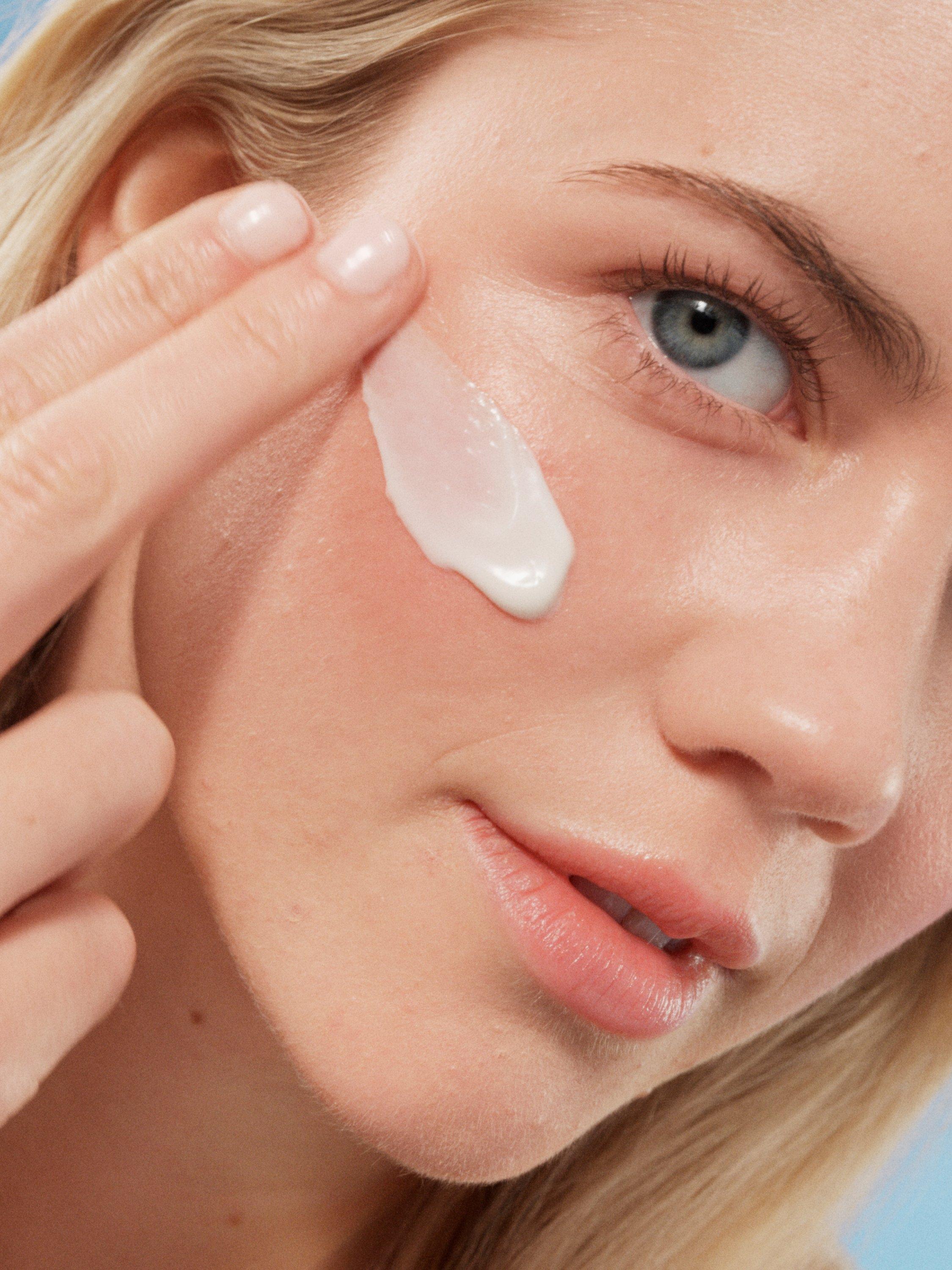 Product image 5 of 7, which shows Origins Youthtopia™ Peptide Plumping Apple Cream, 50ml