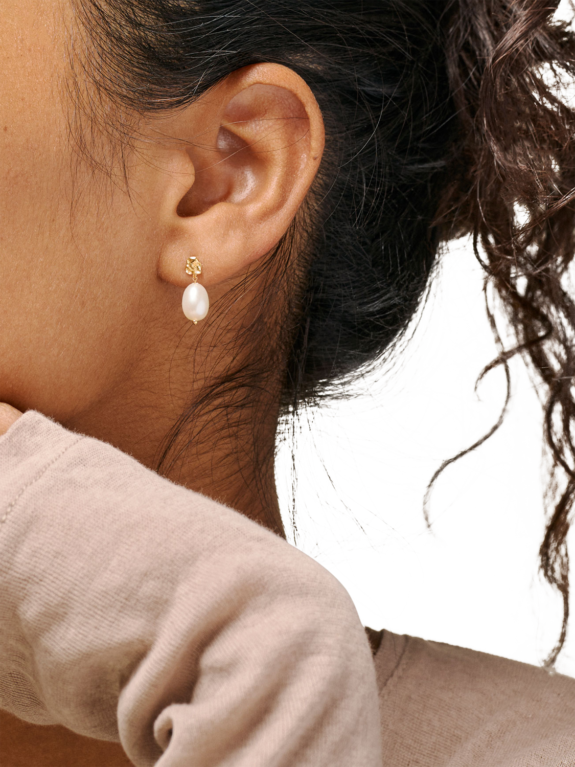 Product image 2 of 4, which shows ENAMEL Copenhagen Poe Pearl Stud Earrings, Gold