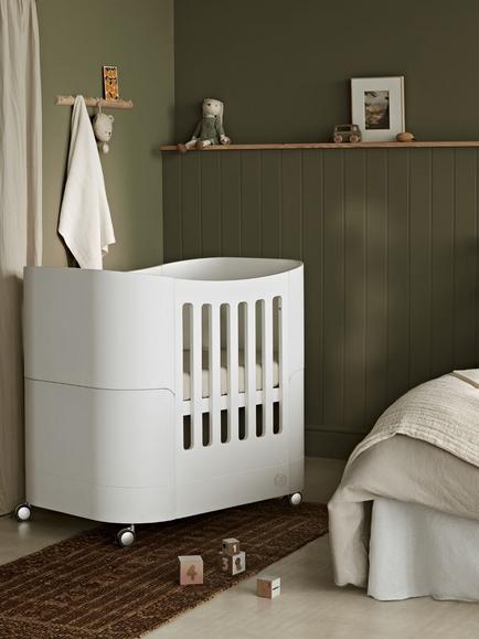 Gaia Baby Serena Mini Cot, Mattress, Mattress Protector and Sheets Bundle - view 2, White/Natural