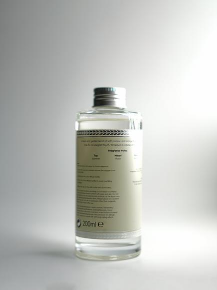 Laura Ashley Fresh Linen Diffuser Refill, 100ml - view 2, Green