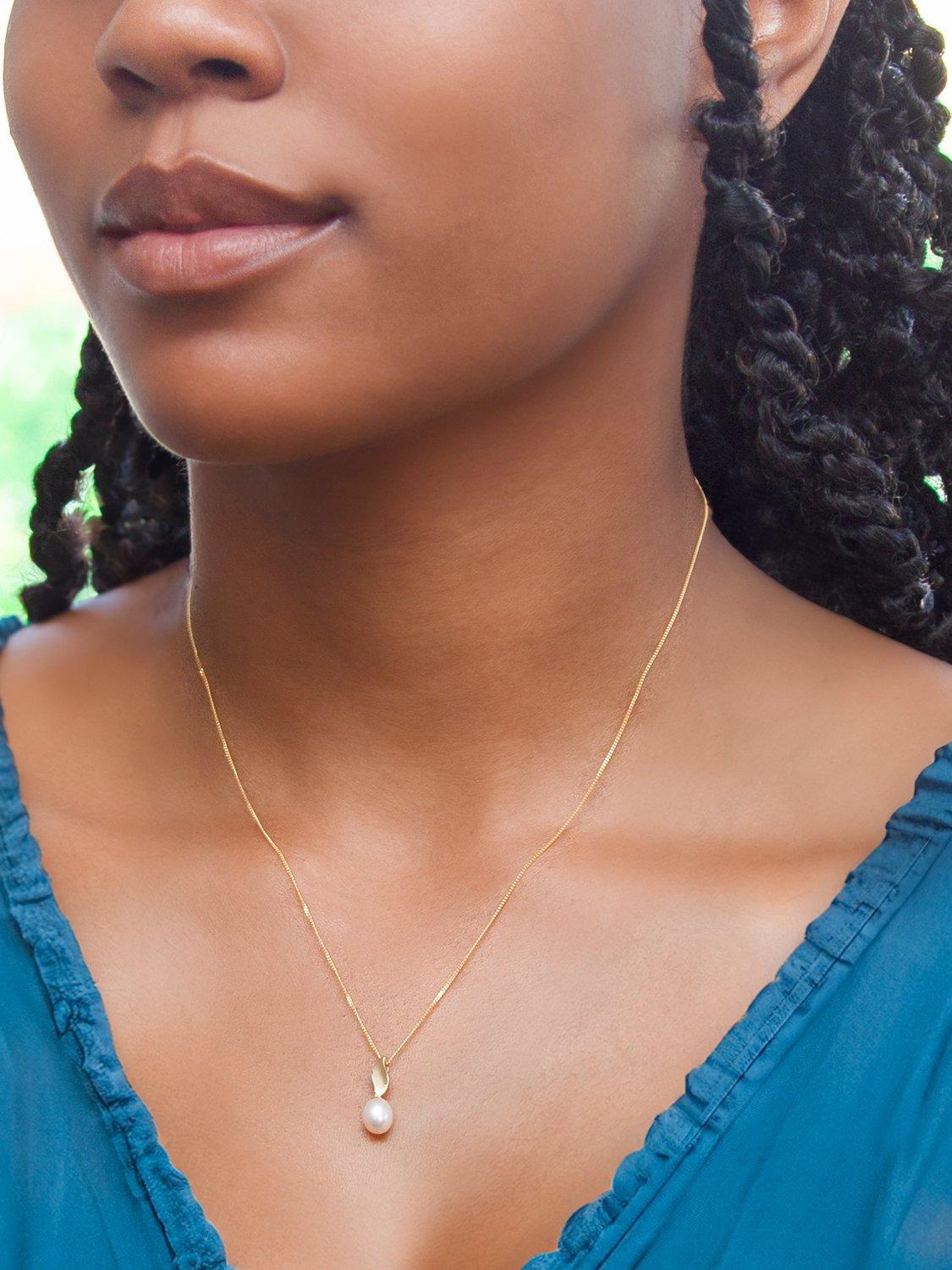 Product image 4 of 5, which shows IBB 9ct Gold Freshwater Pearl Pendant Necklace, Gold