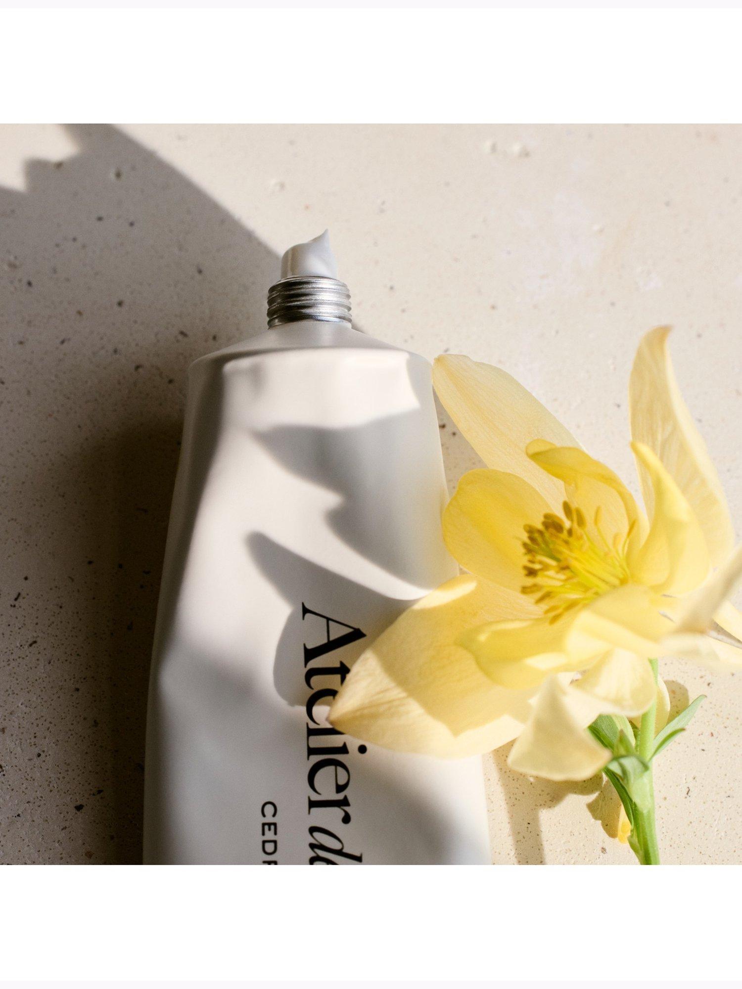Product image 4 of 8, which shows Chloé Atelier des Fleurs Santalum Hand Cream, 50ml