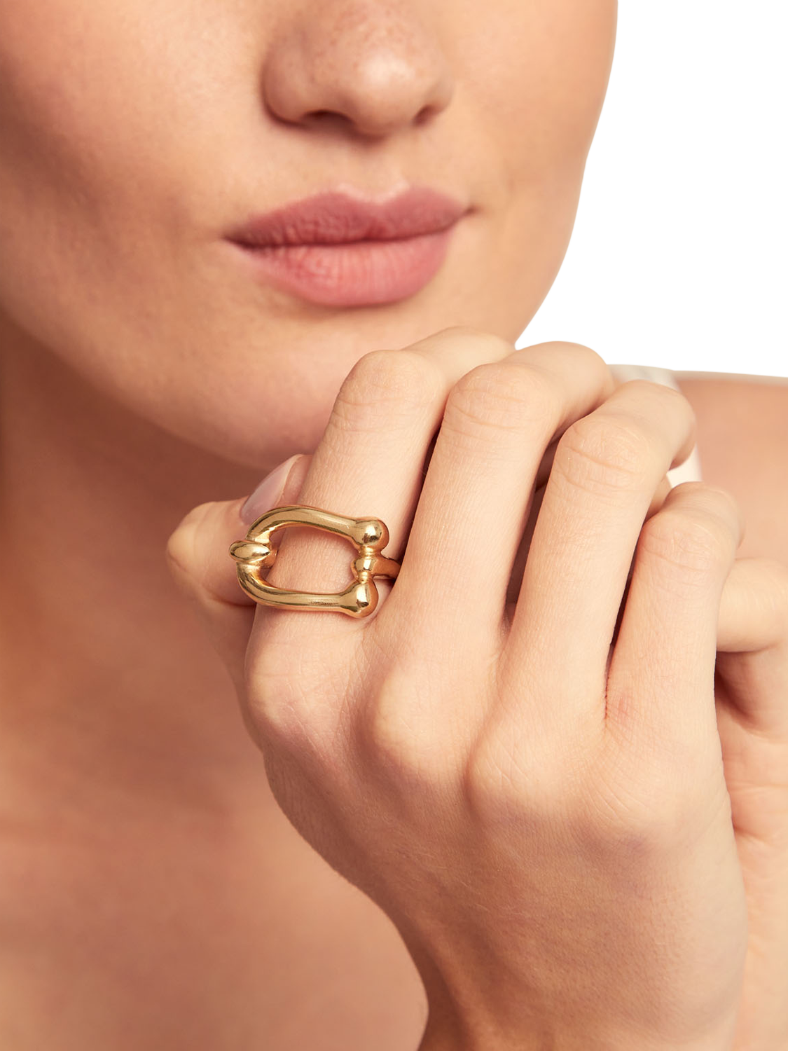Product image 2 of 4, which shows UNOde50 Youthful Link Ring, Gold, S 1/2