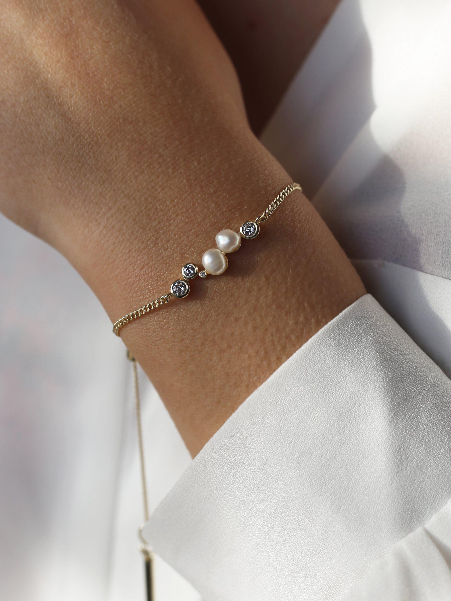 Product image 2 of 4, which shows Tutti & Co Oyster Freshwater Pearl and Quartz Chain Bracelet, Gold