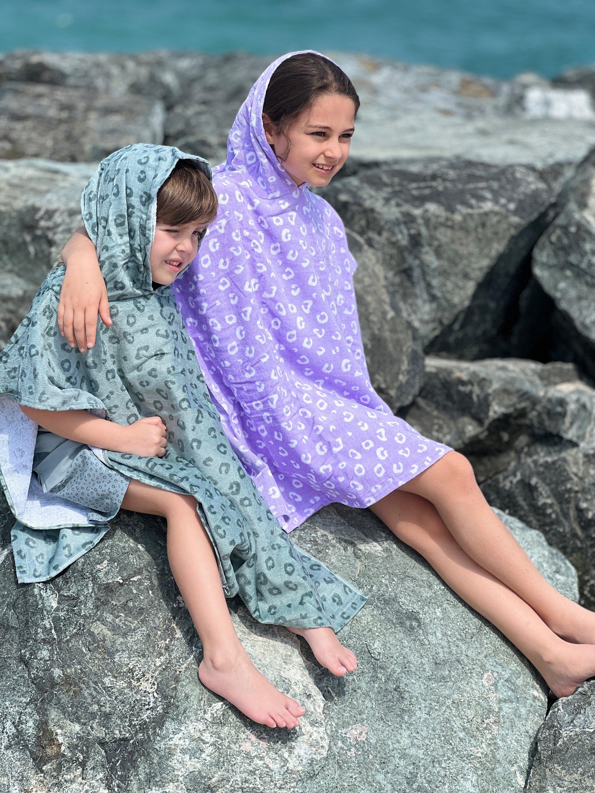 Product image 4 of 5, which shows Swim Essentials Kids' Beach Poncho, Lila Leopard