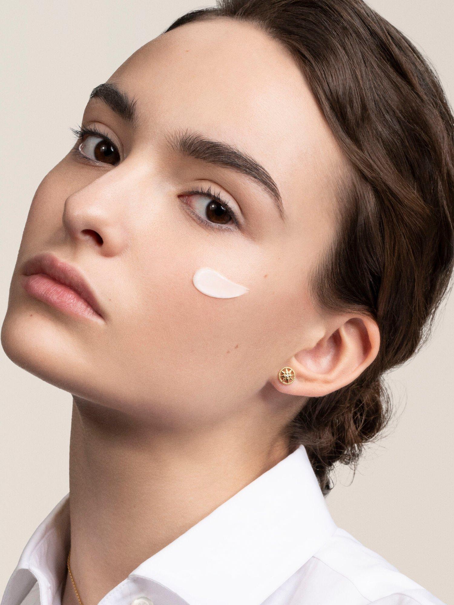 Product image 4 of 8, which shows DIOR Prestige Micro-Nutrition Ritual Skincare Gift Set