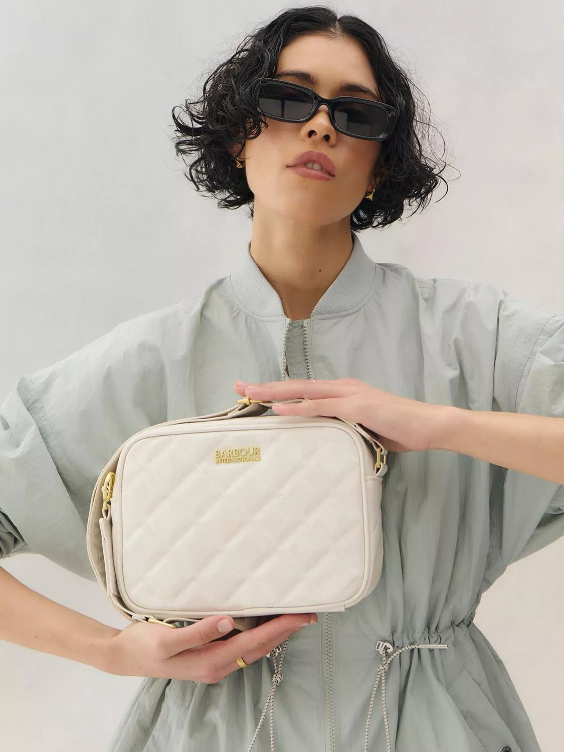 Barbour International Sloane キルトクロスボディバッグ Barbour International Sloane Quilted Crossbody Bag In Brown