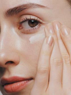 Shiseido Future Solution LX Eye And Lip Total Regenerating Cream, 17ml - view 2, 