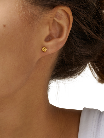 ENAMEL Copenhagen Clover Leaf Stud Earrings - view 2, Yellow Gold