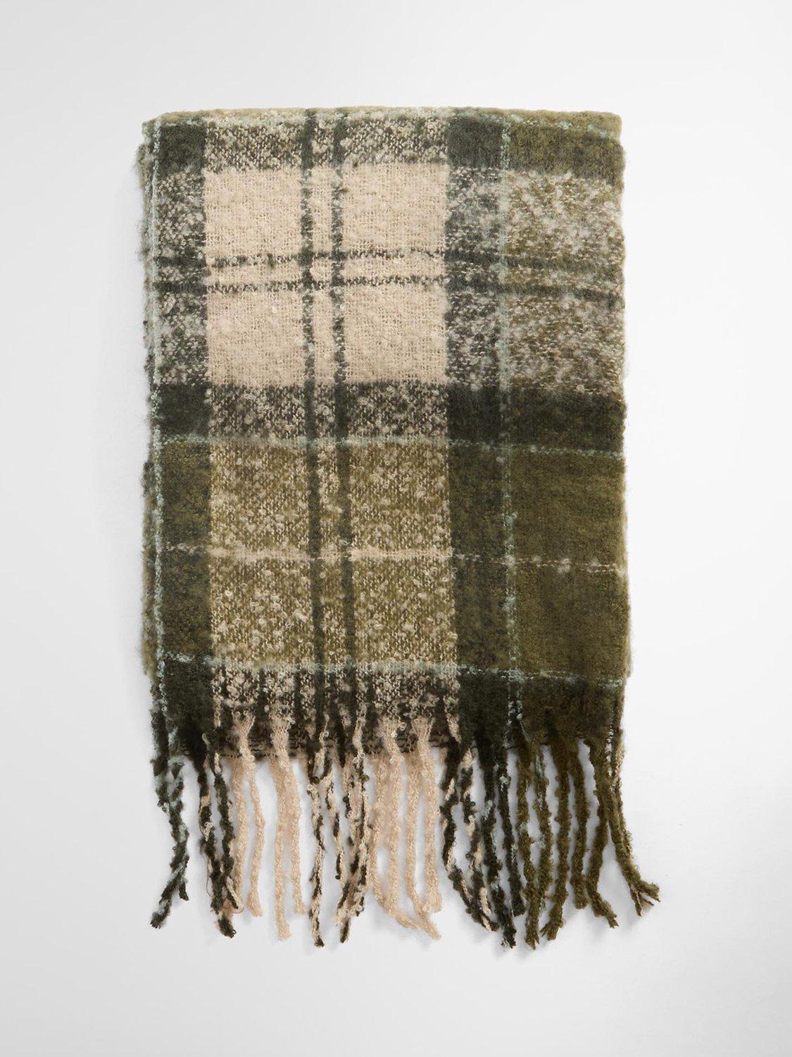 Product image 3 of 10, which shows Barbour Saltburn Beanie & Scarf Gift Set