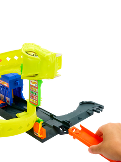 Hot Wheels City Snake Spiral Attack Petrol Station Playset - view 2, Multi