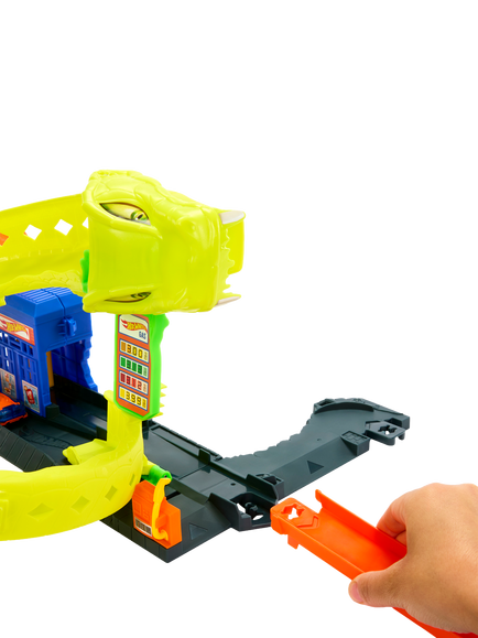 Hot Wheels City Snake Spiral Attack Petrol Station Playset - view 2, Multi