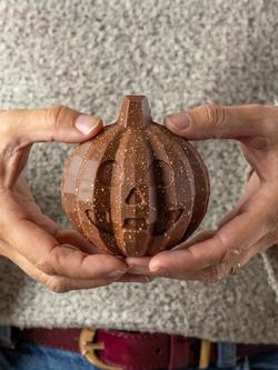 Chococo 47% Milk Chocolate Pumpkin, 100g - view 2, Multi