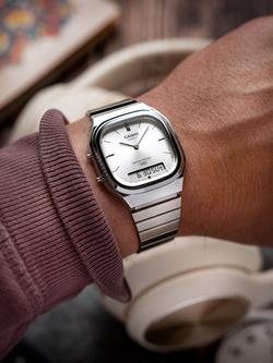 Casio AQ-240E-7AVEF Unisex Bracelet Strap Watch, Silver - view 2, Silver