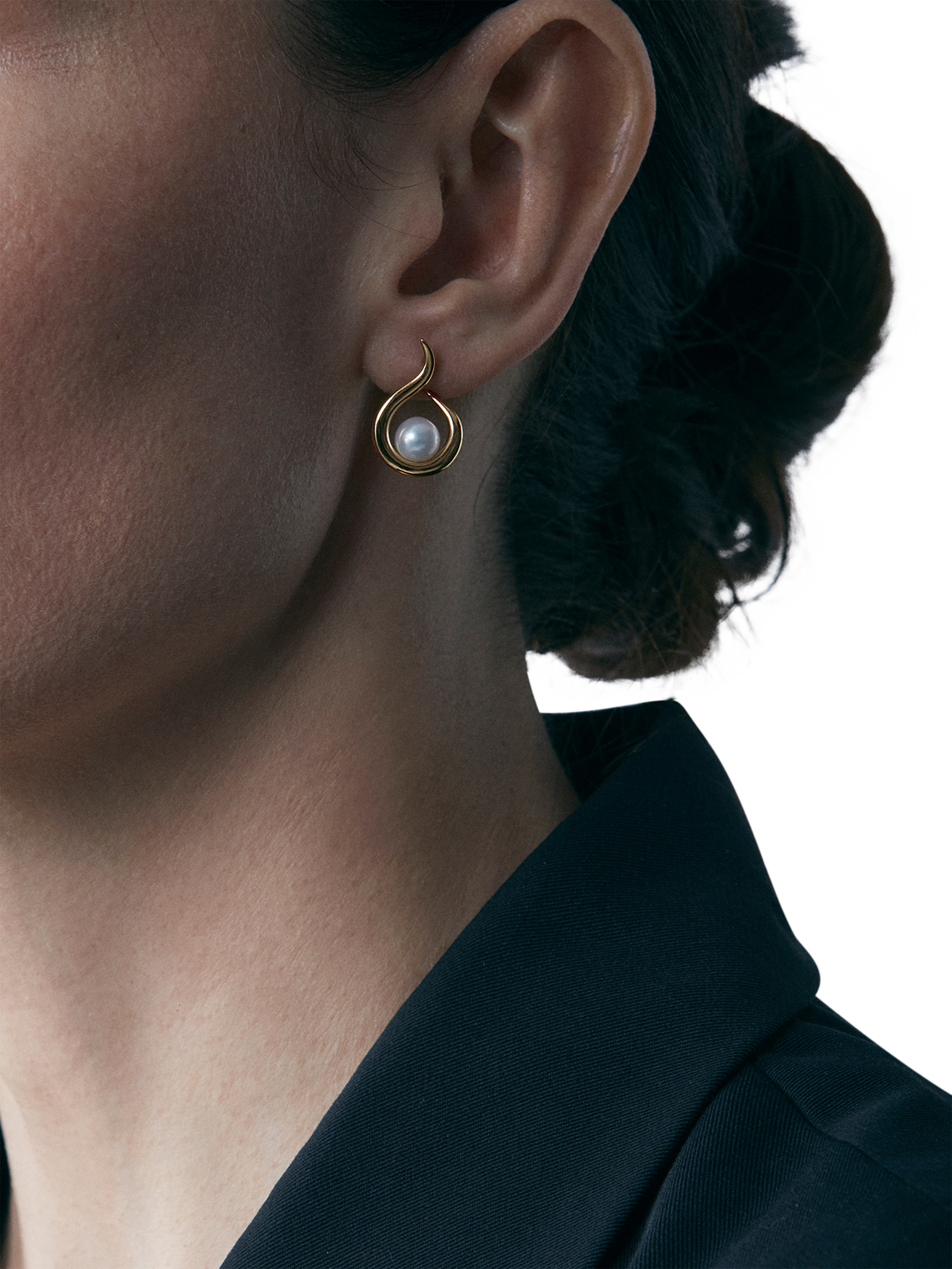 Product image 5 of 6, which shows Dinny Hall Toro Pearl Twist Earrings, Gold
