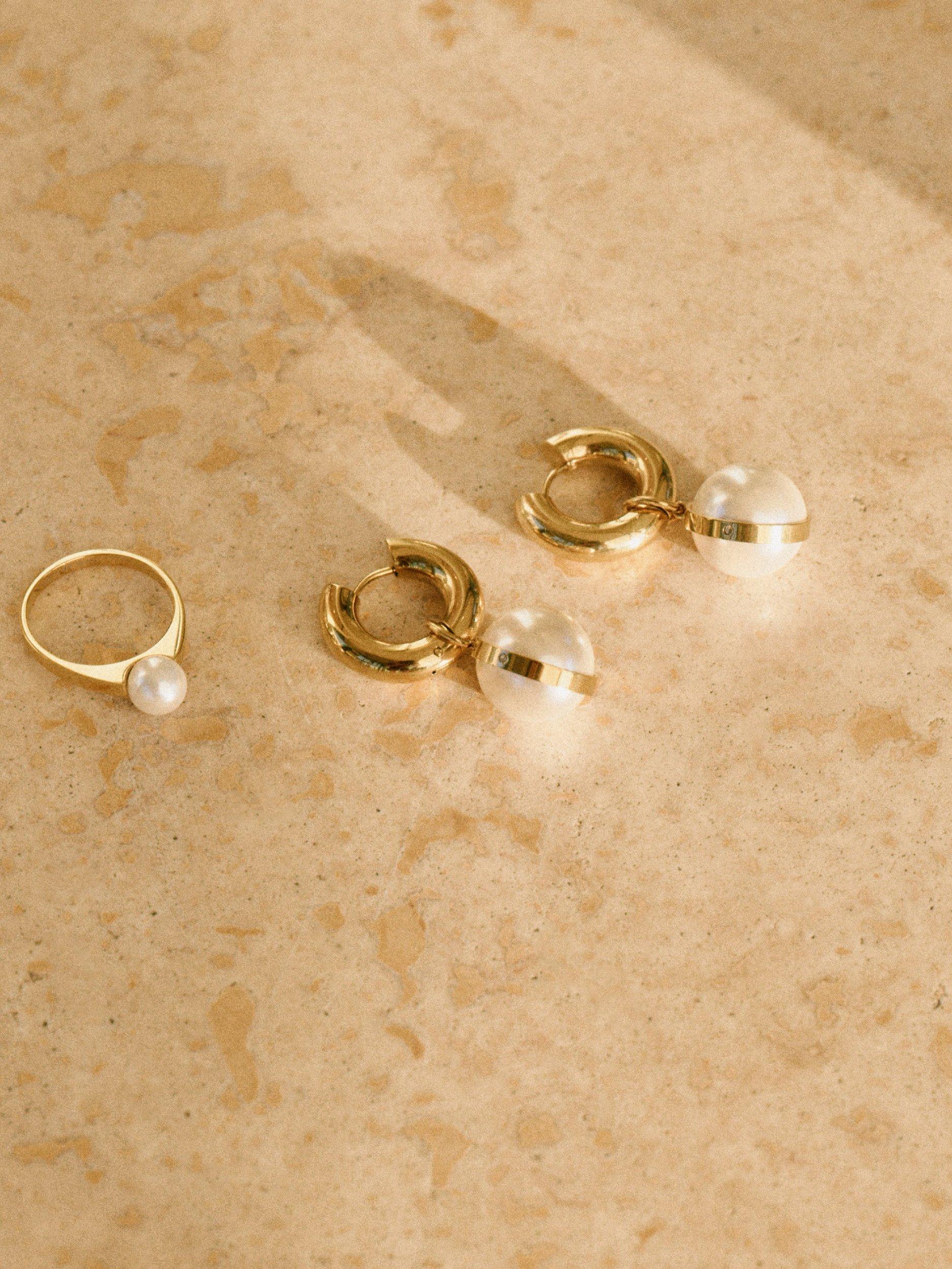 Product image 2 of 2, which shows EDBLAD Gabrielle Pearl Ring, Gold/Medium