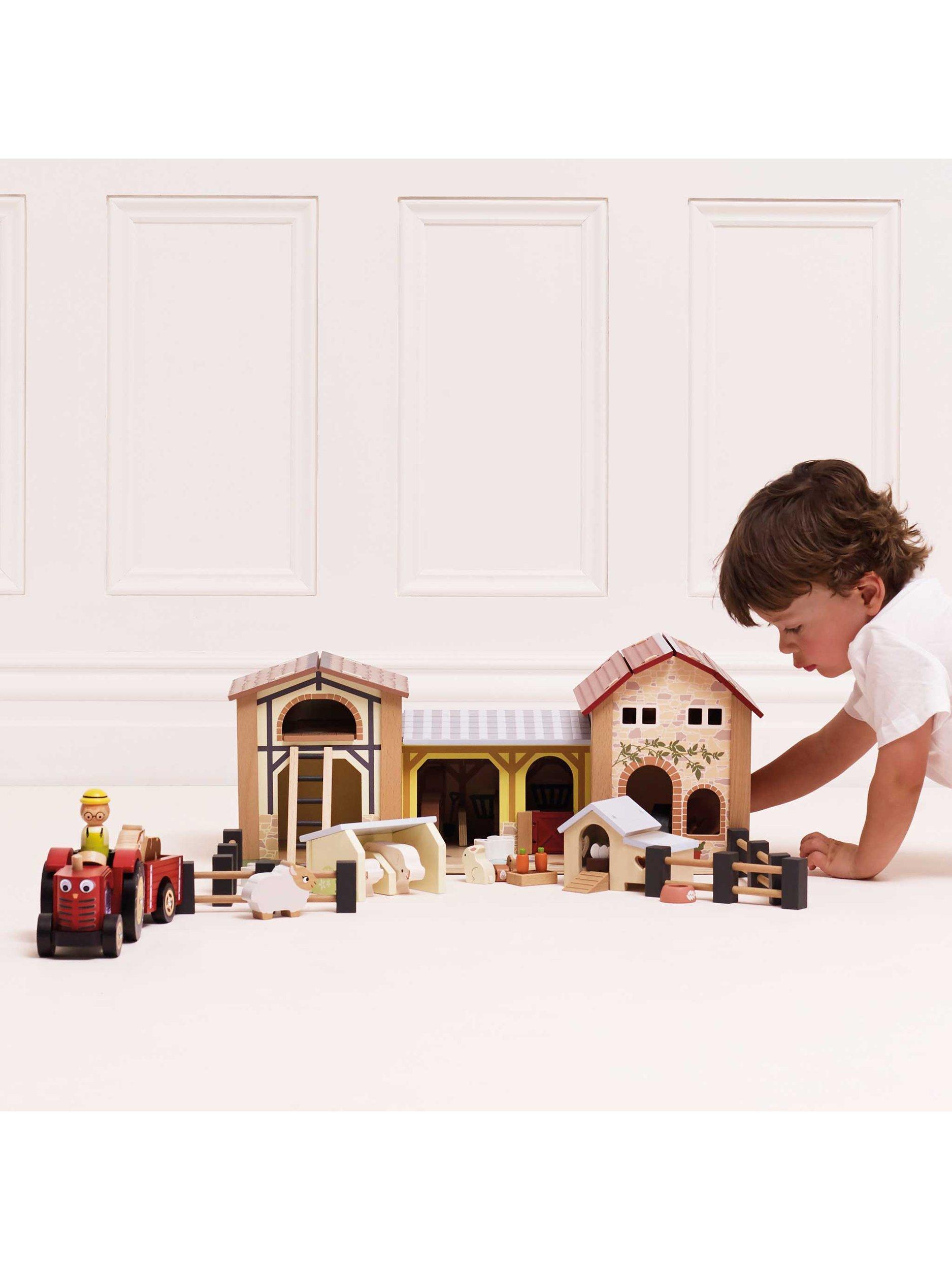 Le Toy Van Wooden Farmyard Stable