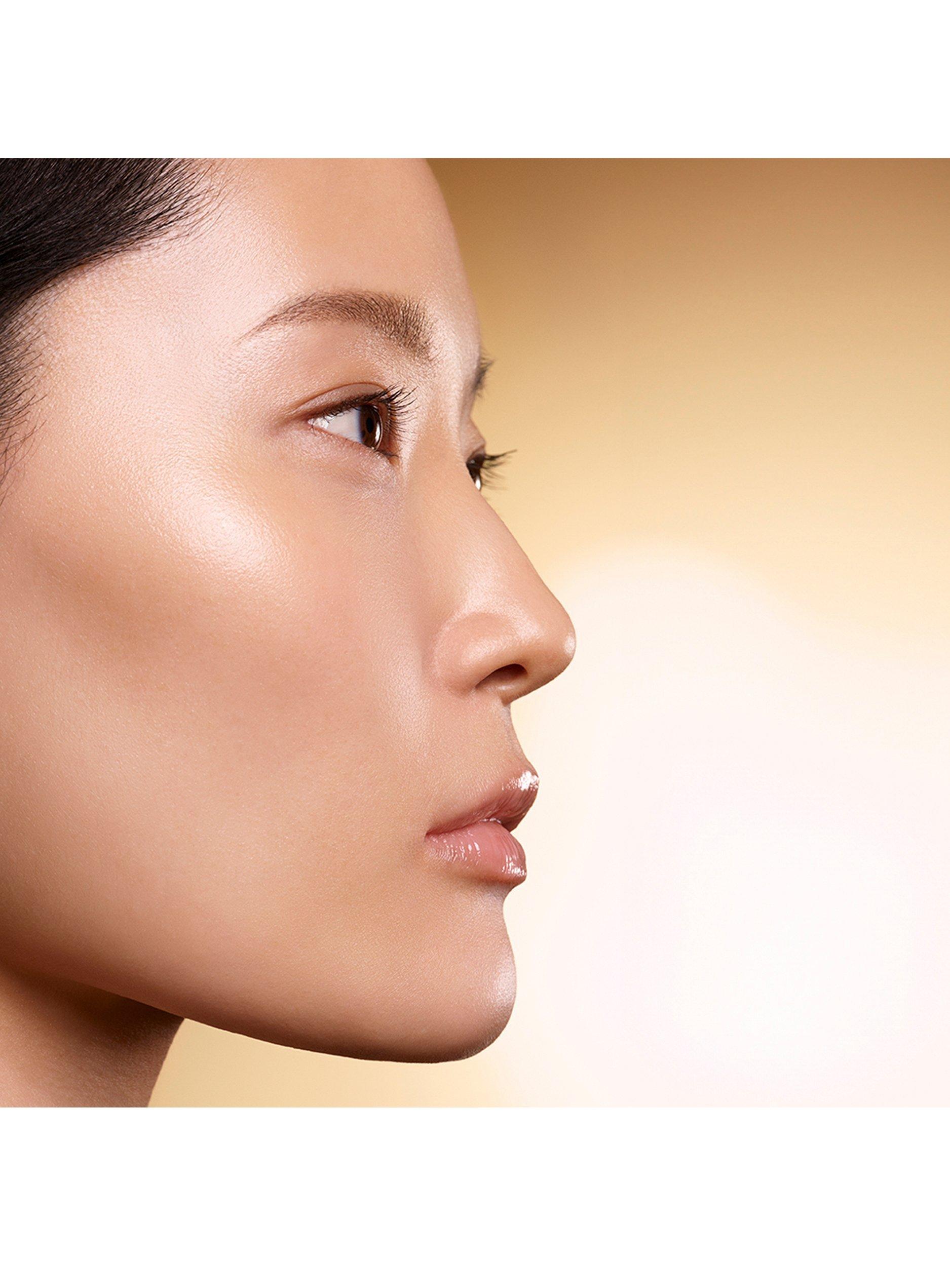 Product image 4 of 6, which shows Estée Lauder Re-Nutriv Ultimate Diamond ​Age Reversal Lotion, 200ml