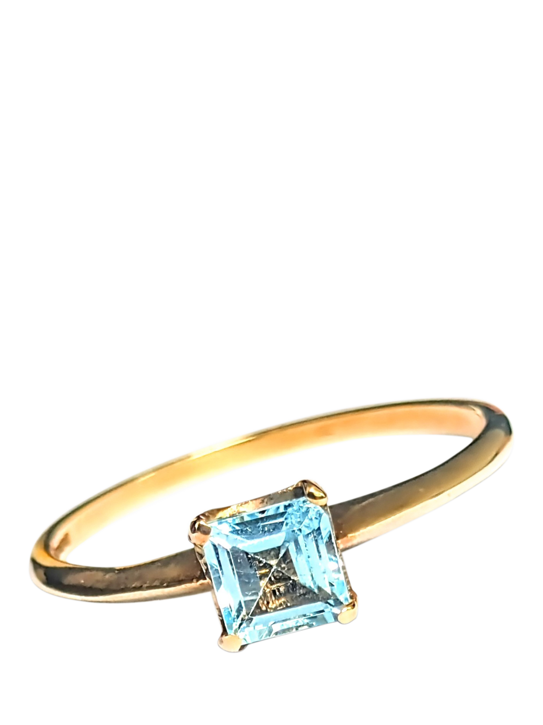 Product image 1 of 1, which shows Pre-loved L & T Heirlooms 9ct Yellow Gold Solitaire Princess Cut Blue Topaz Ring