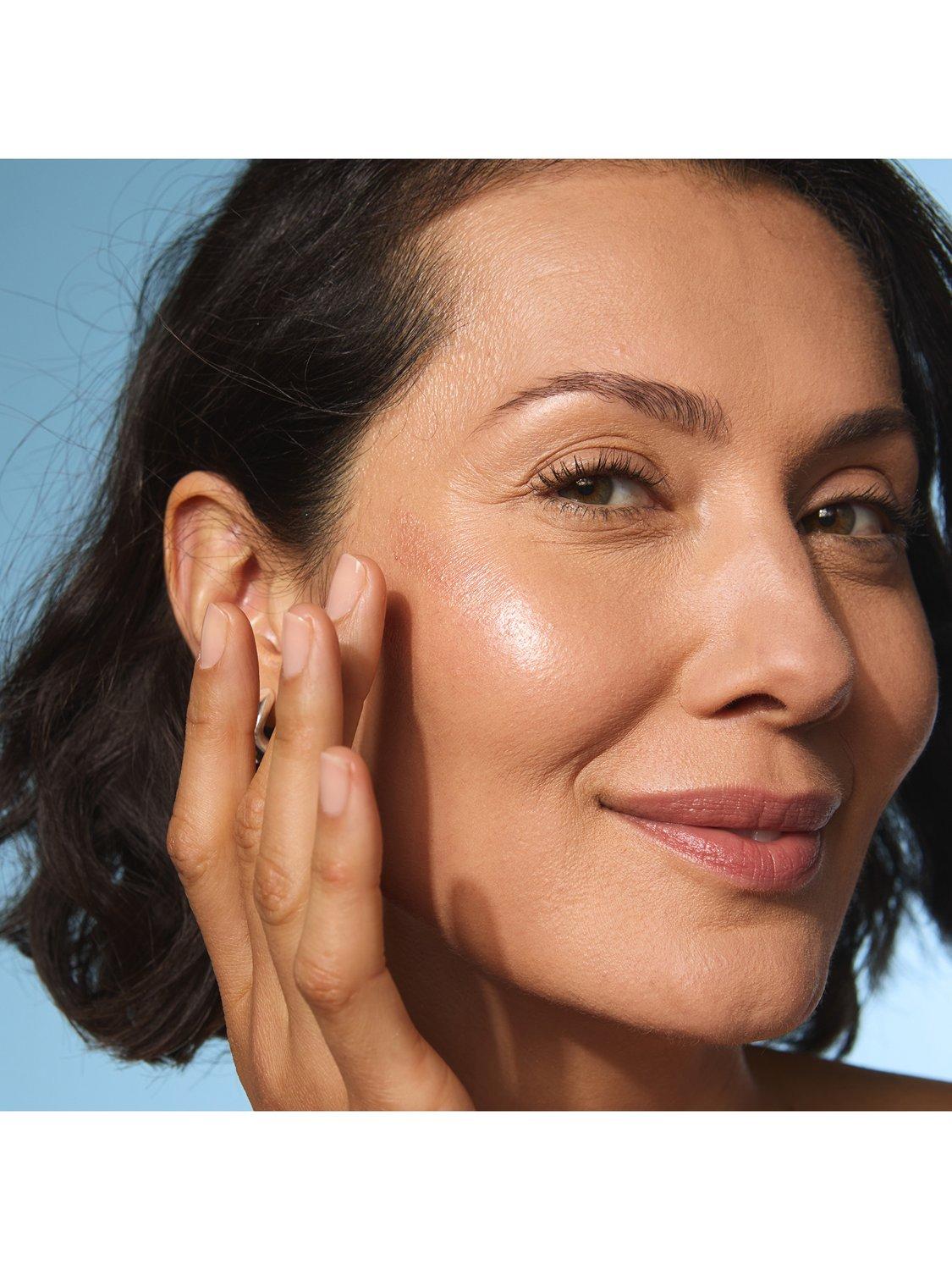 Product image 5 of 10, which shows Trinny London Miracle Halo Complexion Illuminator, Candlelight