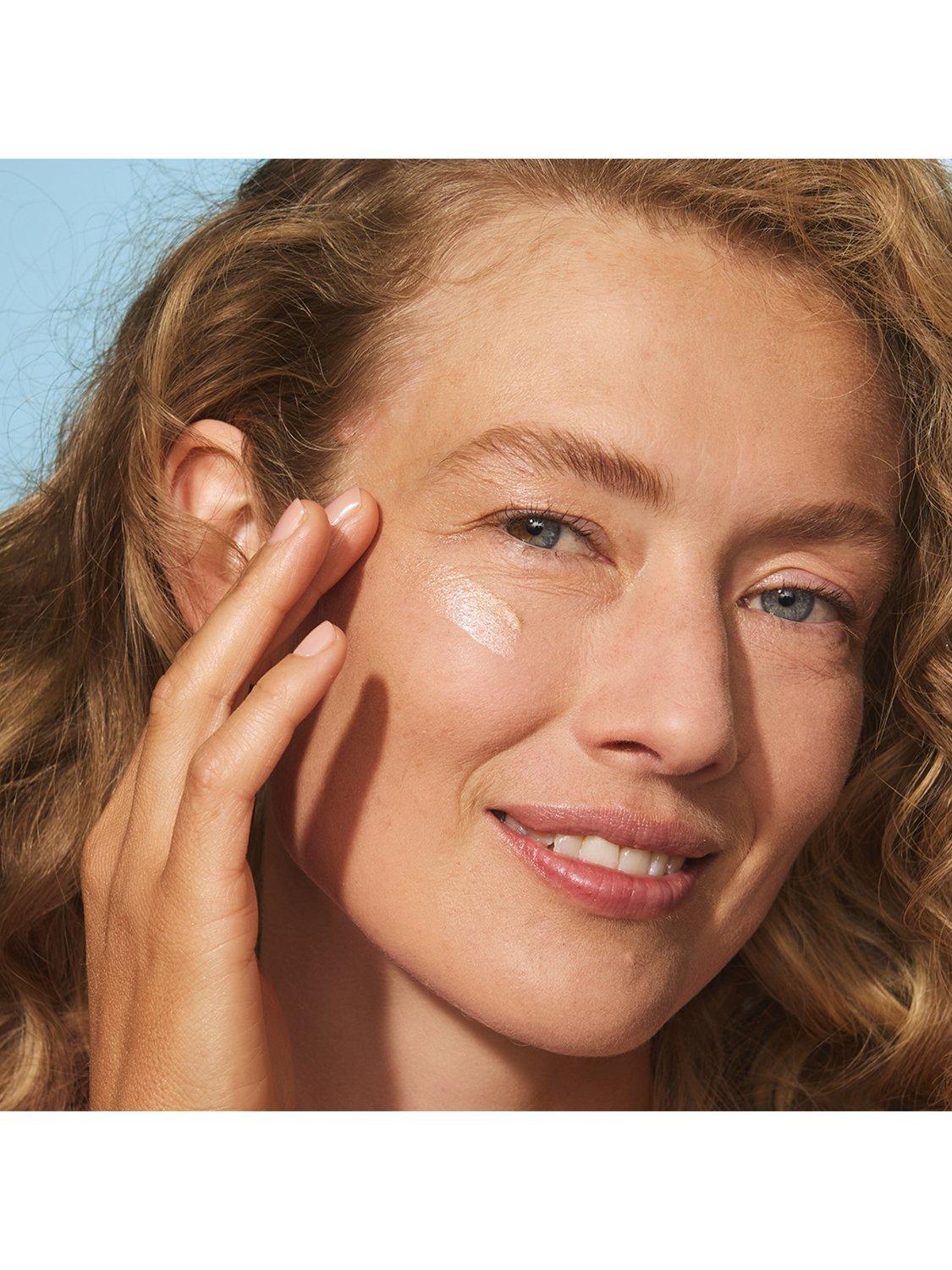 Product image 5 of 10, which shows Trinny London Miracle Halo Complexion Illuminator, Starlight