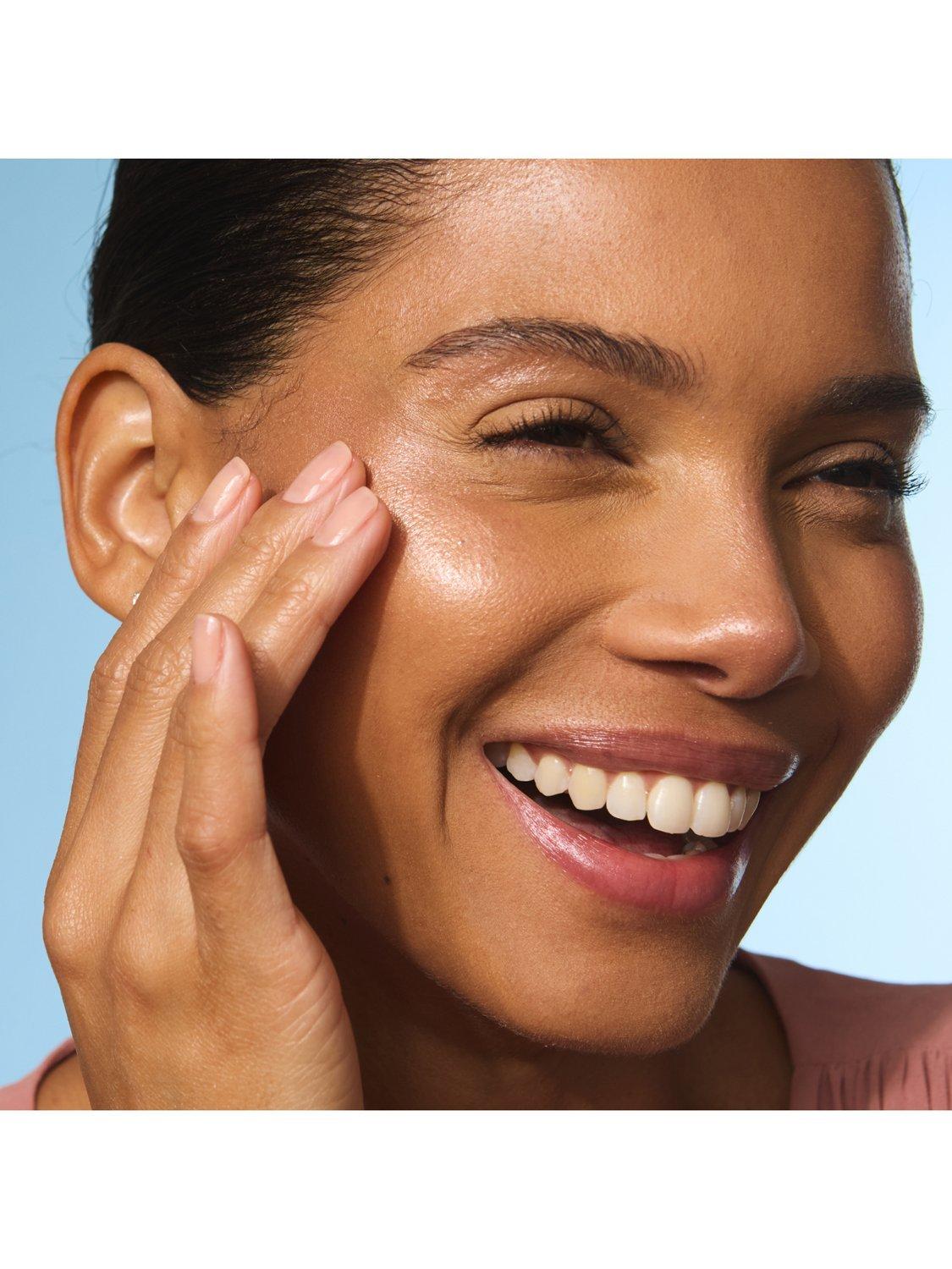 Product image 5 of 8, which shows Trinny London Miracle Halo Complexion Illuminator, Sunlight
