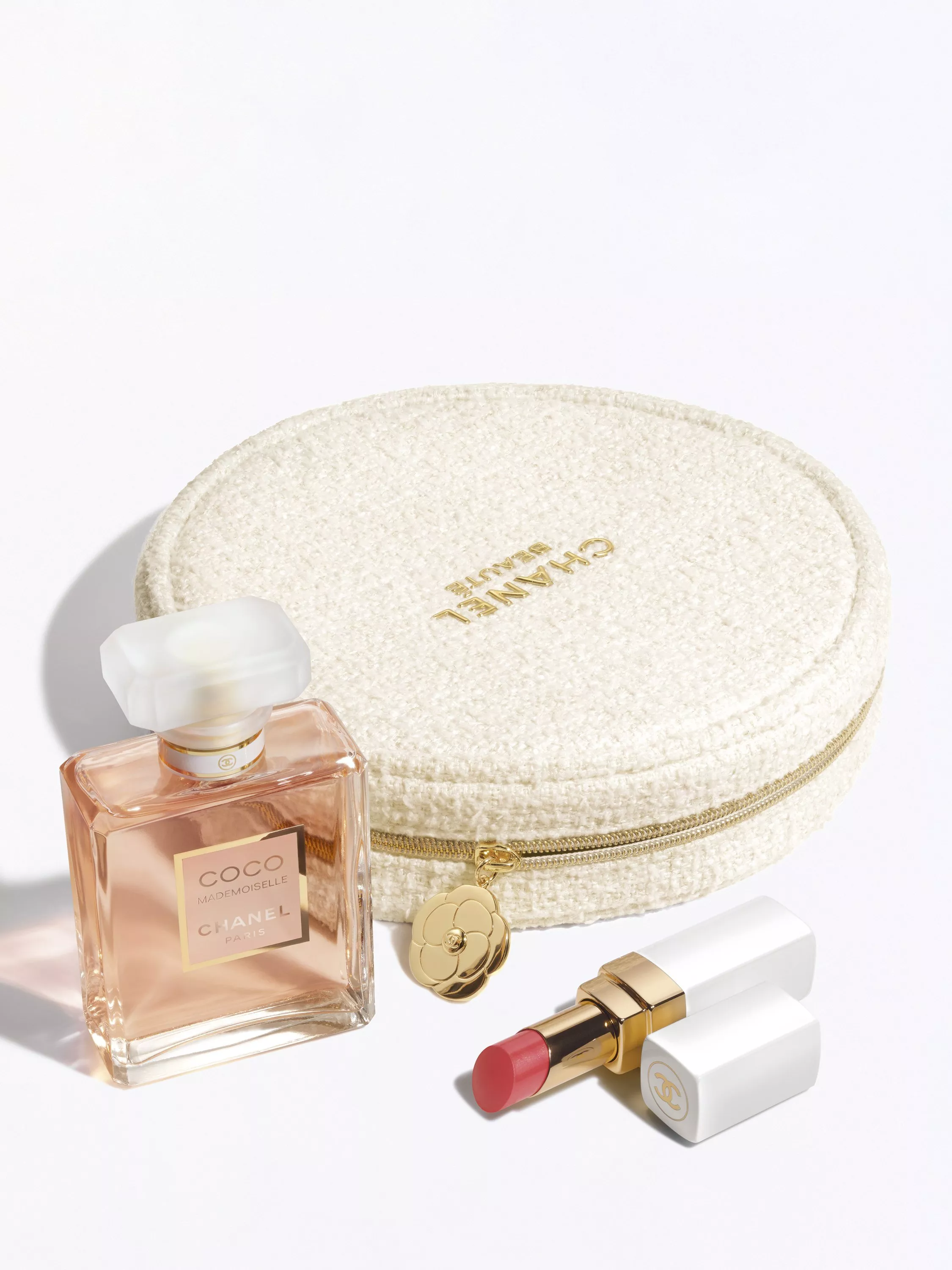 Image of the COCO MADEMOISELLE Eau de Parfum and the ROUGE COCO BAUME 918 MY ROSE lip colour and a pouch