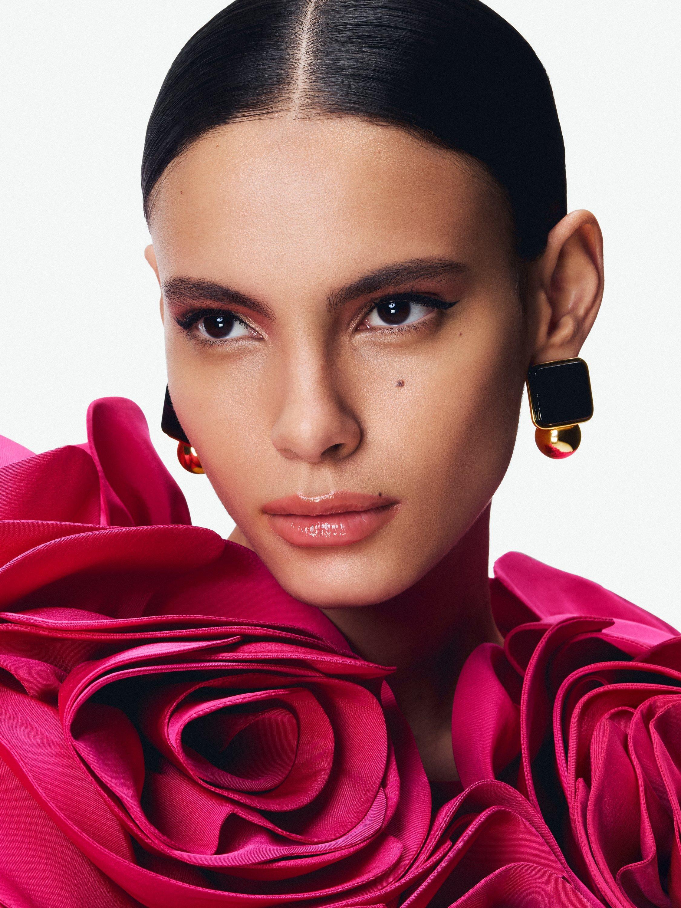 Product image 9 of 10, which shows Carolina Herrera Nude Couture Triple Moisture Serum Foundation, D420