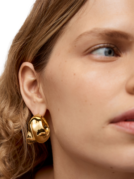 Moinca Vinader Nomad Bold Medium Hoop Earrings, Gold - view 2, Gold