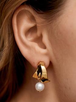 Monica Vinader Small Nomade Pearl Earrings, Gold - view 2, Gold