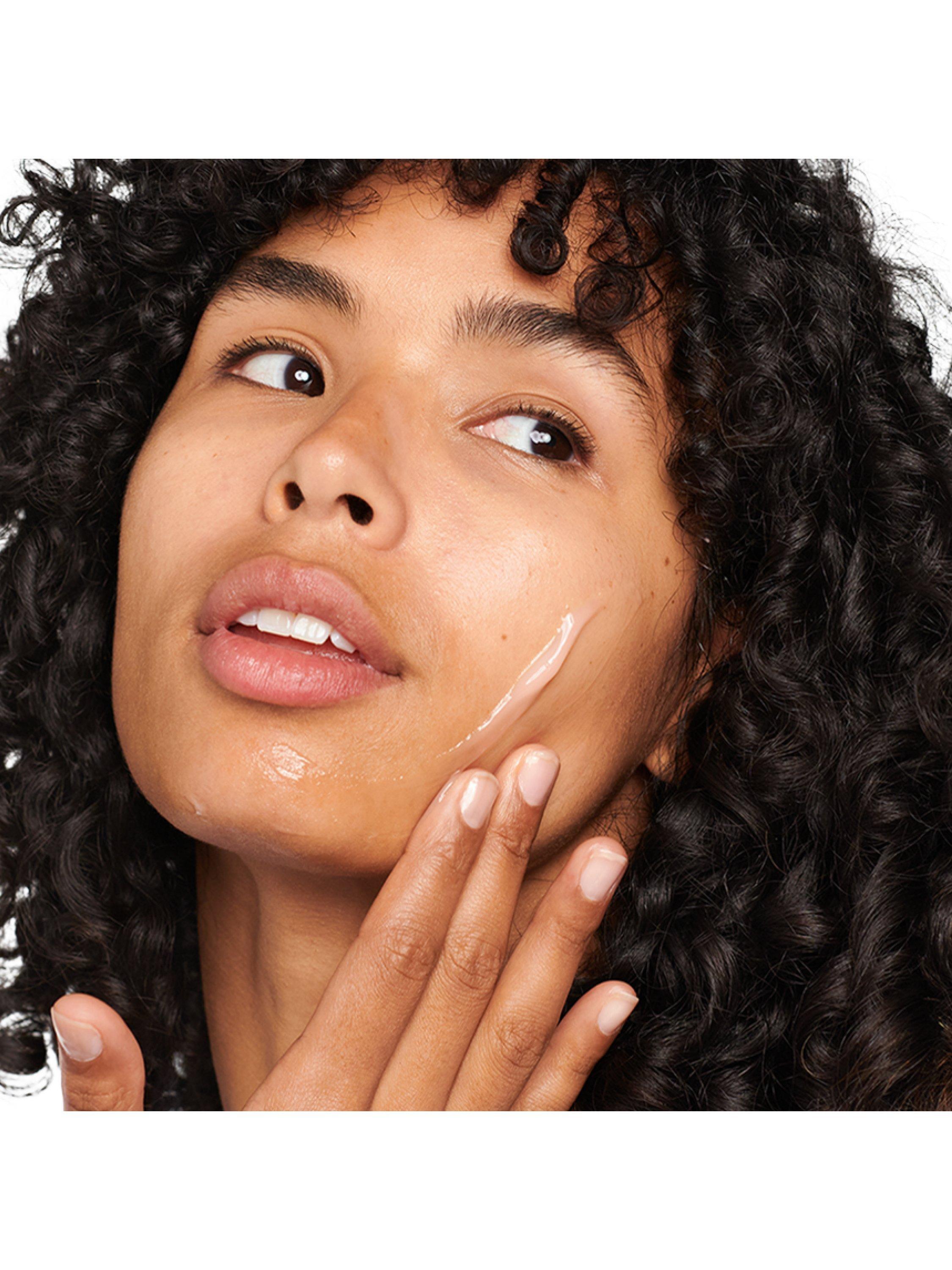 Product image 4 of 7, which shows Clinique Glow and Go Bold Skincare & Makeup Gift Set