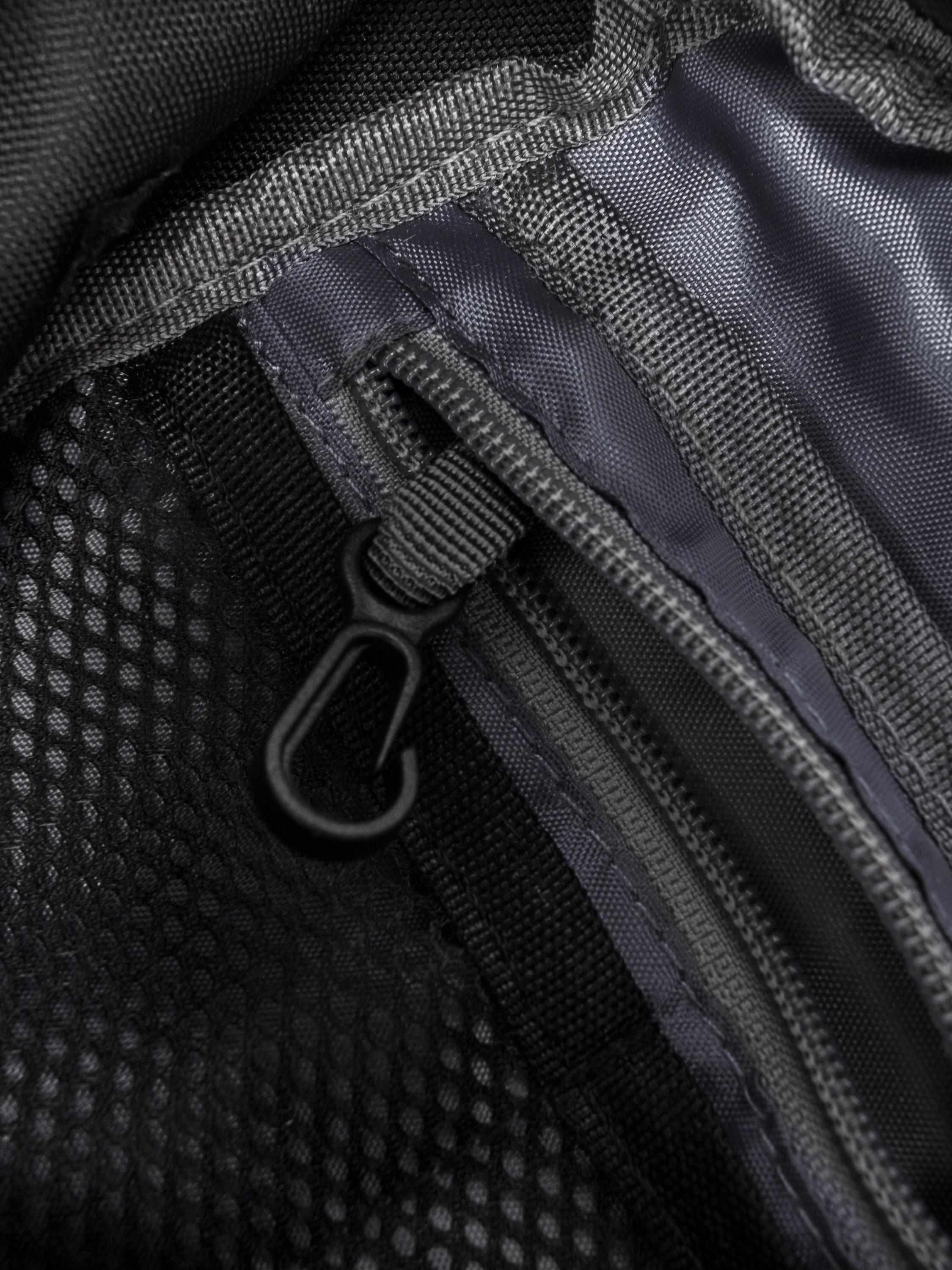 Product image 8 of 11, which shows ELLIKER Fells Crossbody Bag, Black