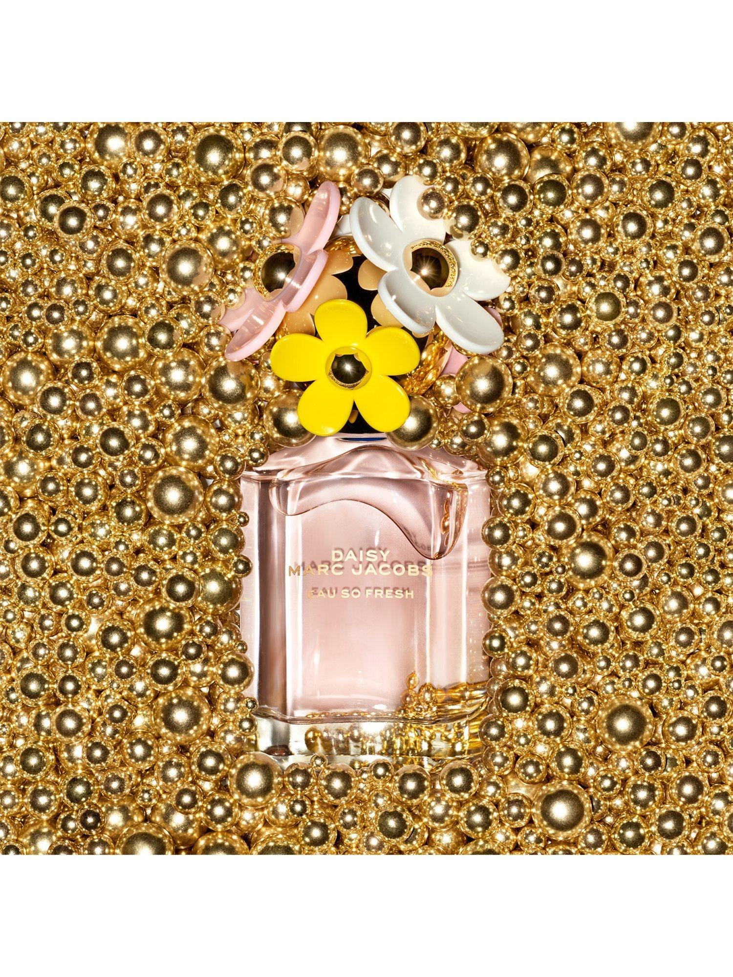 Product image 6 of 8, which shows Marc Jacobs Daisy Eau So Fresh Eau de Toilette 75ml Fragrance Gift Set