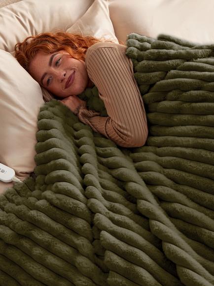 Silentnight Faux Fur Heated Throw - view 2, Green