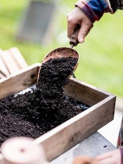 Wilstone Mango Wood Handle Compost/Soil Scoop, Copper - view 2, Natural