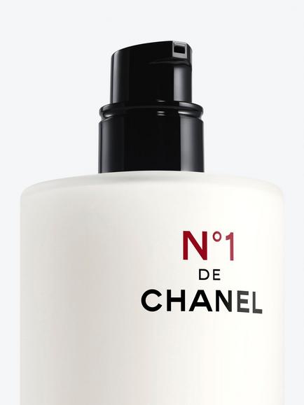 CHANEL N°1 De Chanel Refining Youth Emulsion Revitalises Skin Texture - Mattifies - Smooths Pump Bottle, 100ml - view 2, 