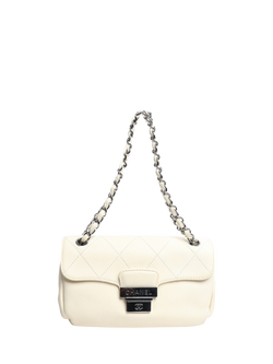 Pre-loved CHANEL 2004 Cream Diamond Stitched Shoulder Bag, Cream - view 2, Cream